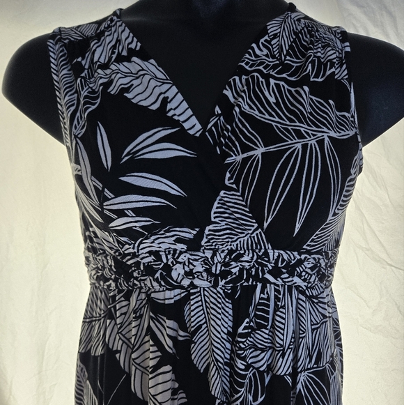 Palm Leaf Maxi Dress - Picture 3 of 9